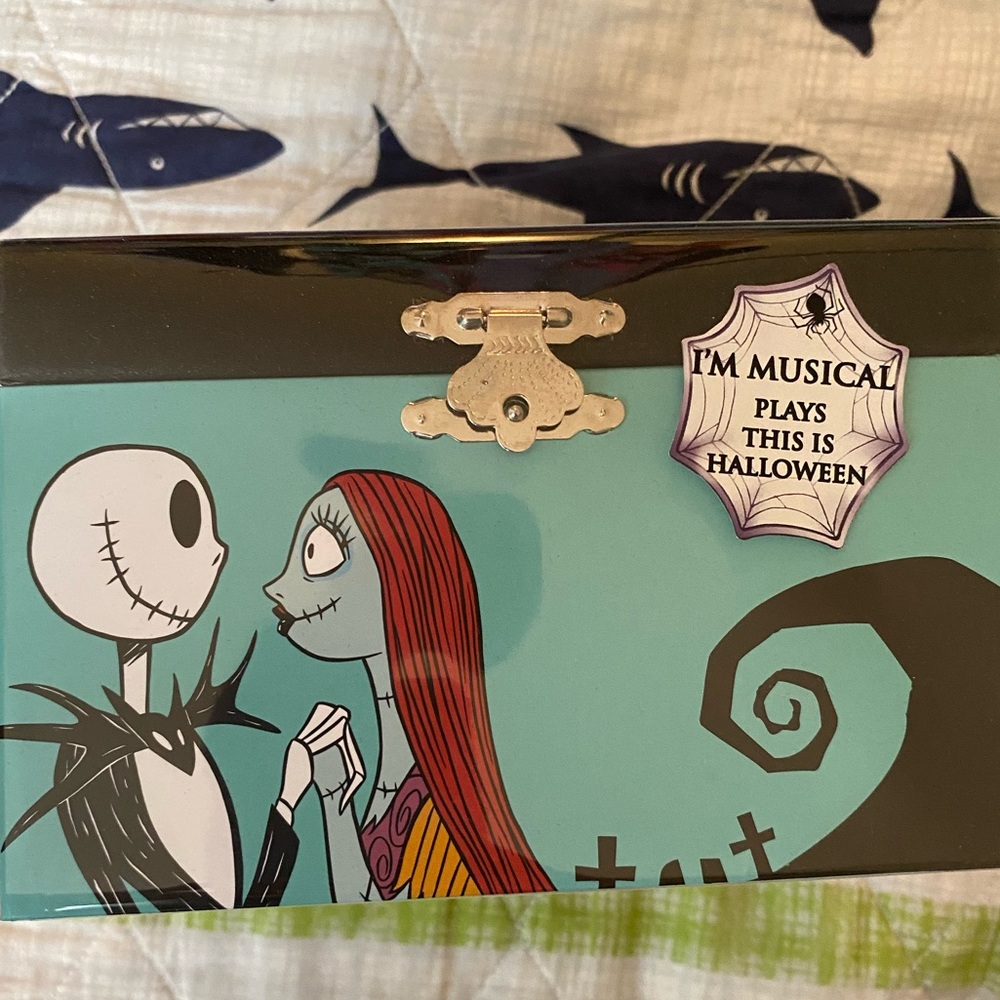 NWT nightmare before Christmas music box/jewelry
